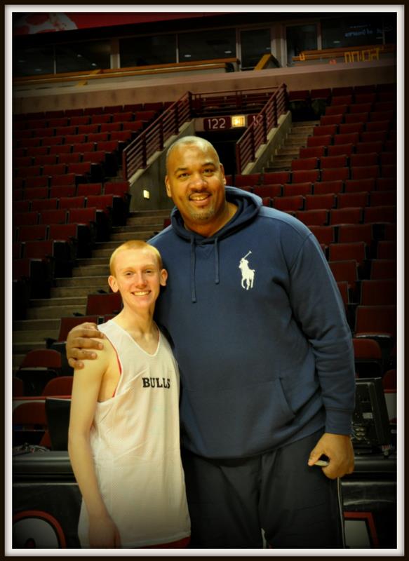 That's just Ike and his new best friend, Stacy King, former Chicago Bulls player, nbd. 